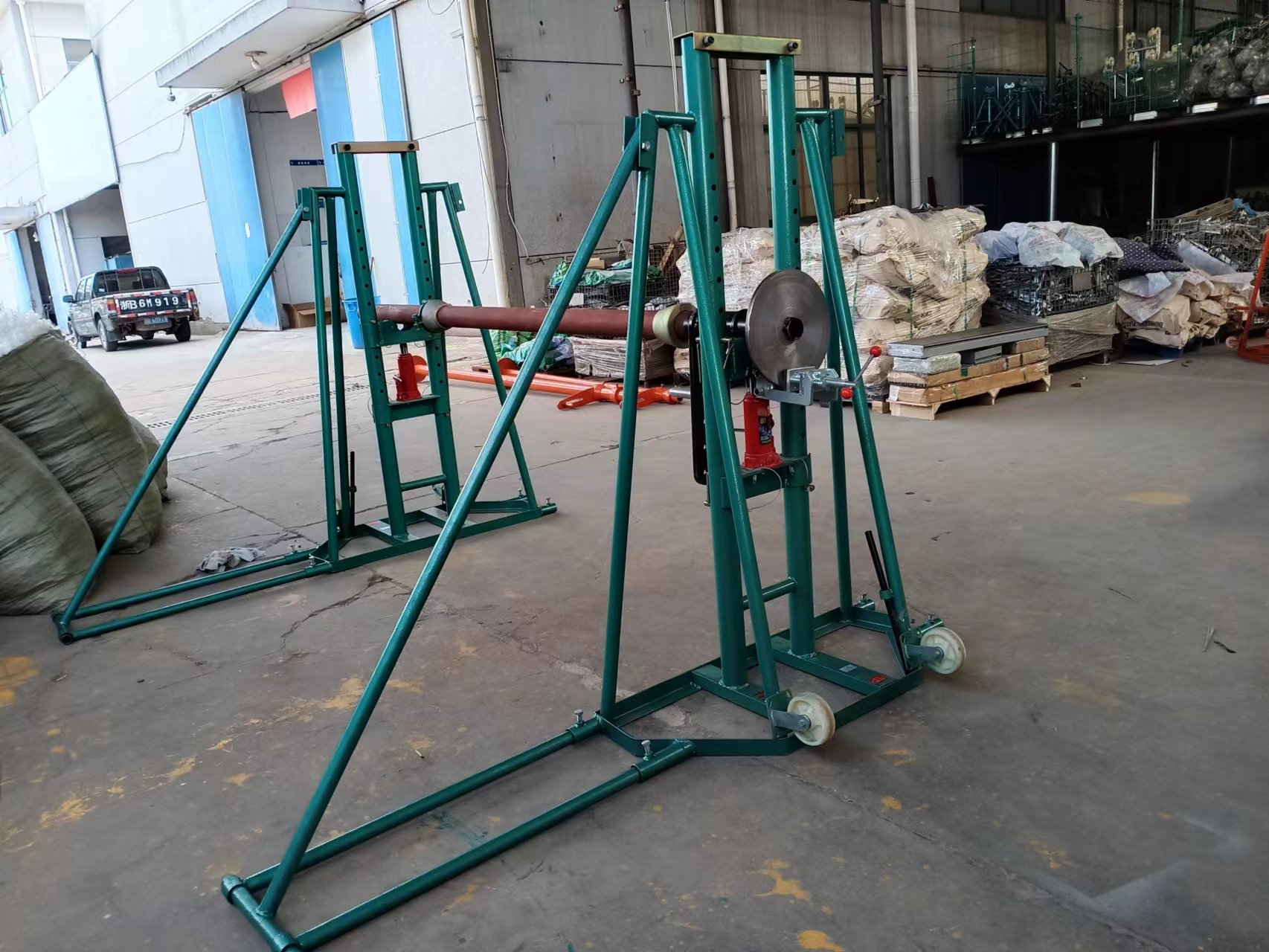 China Jack Support Cable Drum Heavy Load Hydraulic Type Cable Reel Stand  Manufacturer and Supplier